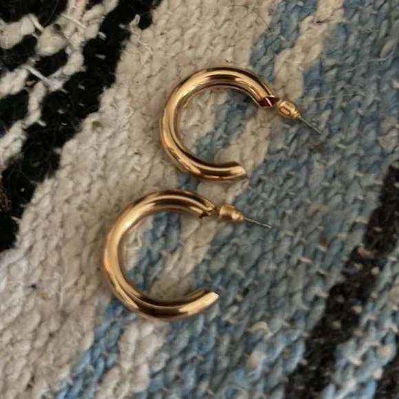 New 14k Gold Plated Sterling Silver Classic 4mm Hoop Push Back Stud Earrings - Picture 4 of 9